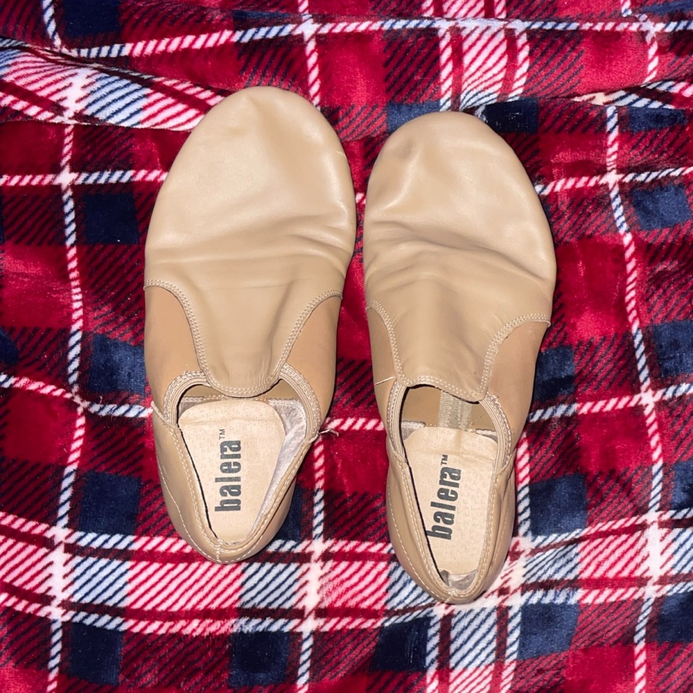 tan jazz shoe